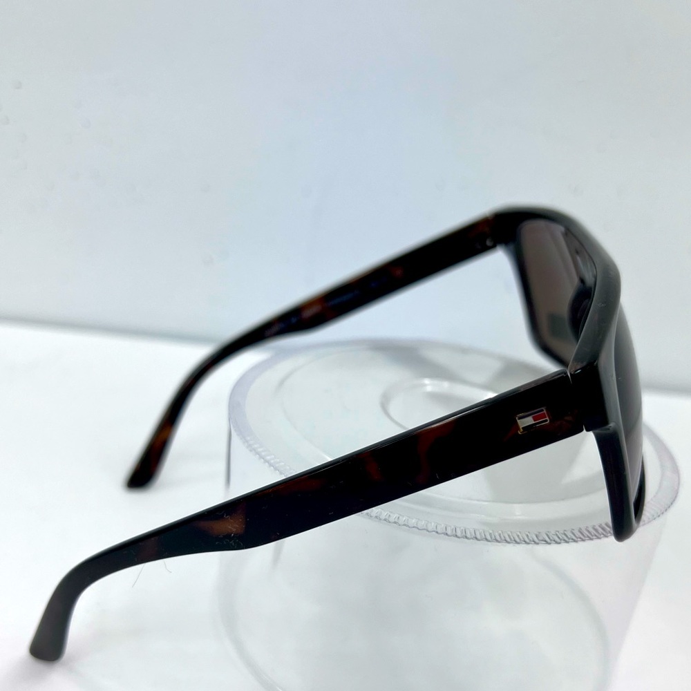 ⭐️TOMMY HILFIGER💯WAFFLE BROWN FRAME, OLIVE GREEN LENSES, SUNGLASSES, **UNISEX** - Picture 4 of 15